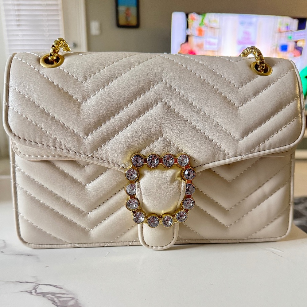 White shoulder bag.